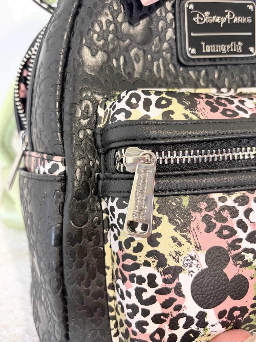 Disney x Loungefly Minnie Mouse Safari Mini Backpack - Picture 7 of 13